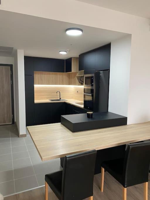 Cevahir Sky City Apartment With Spa, Pool & Fitness Included Skopje Ngoại thất bức ảnh